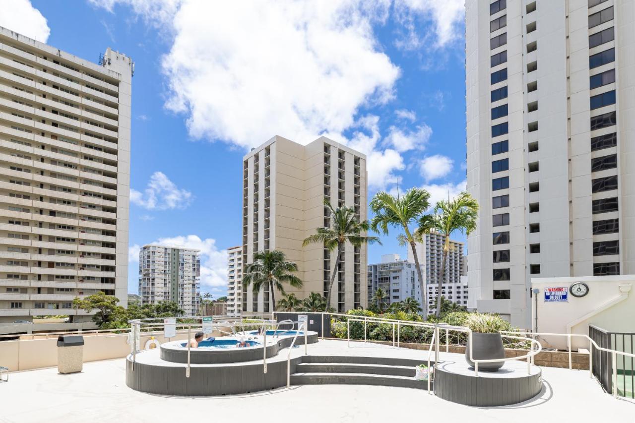 Beautiful 1Br, Steps To Waikiki Beach And Parking Honolulu Bagian luar foto